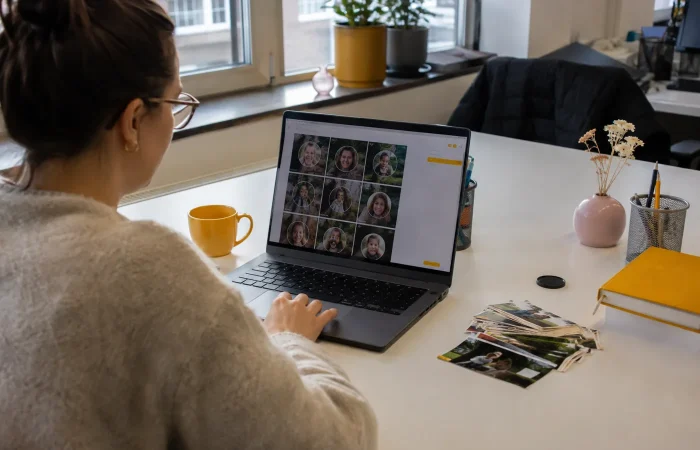 Foto's uploaden en gezichten taggen in de beeldbank